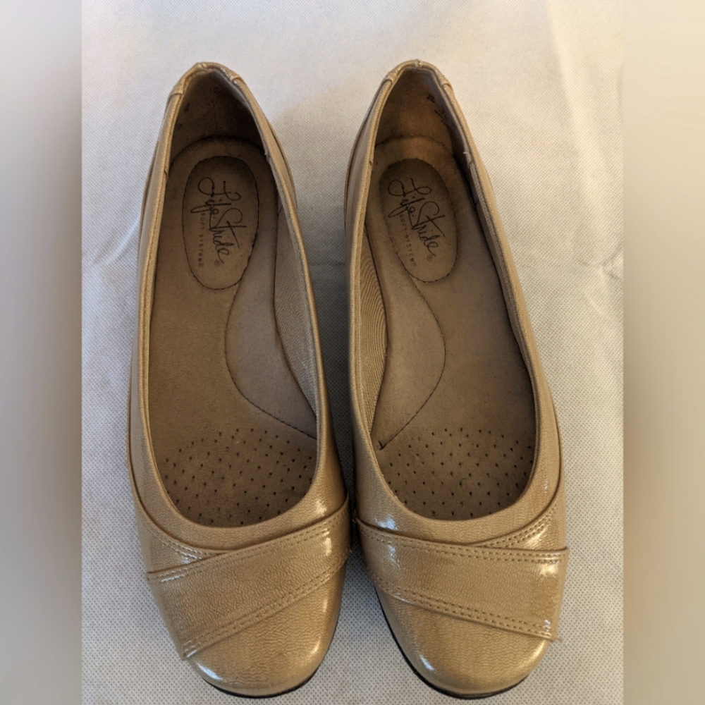 Life stride soft system, Shiny gold flats. Size 8